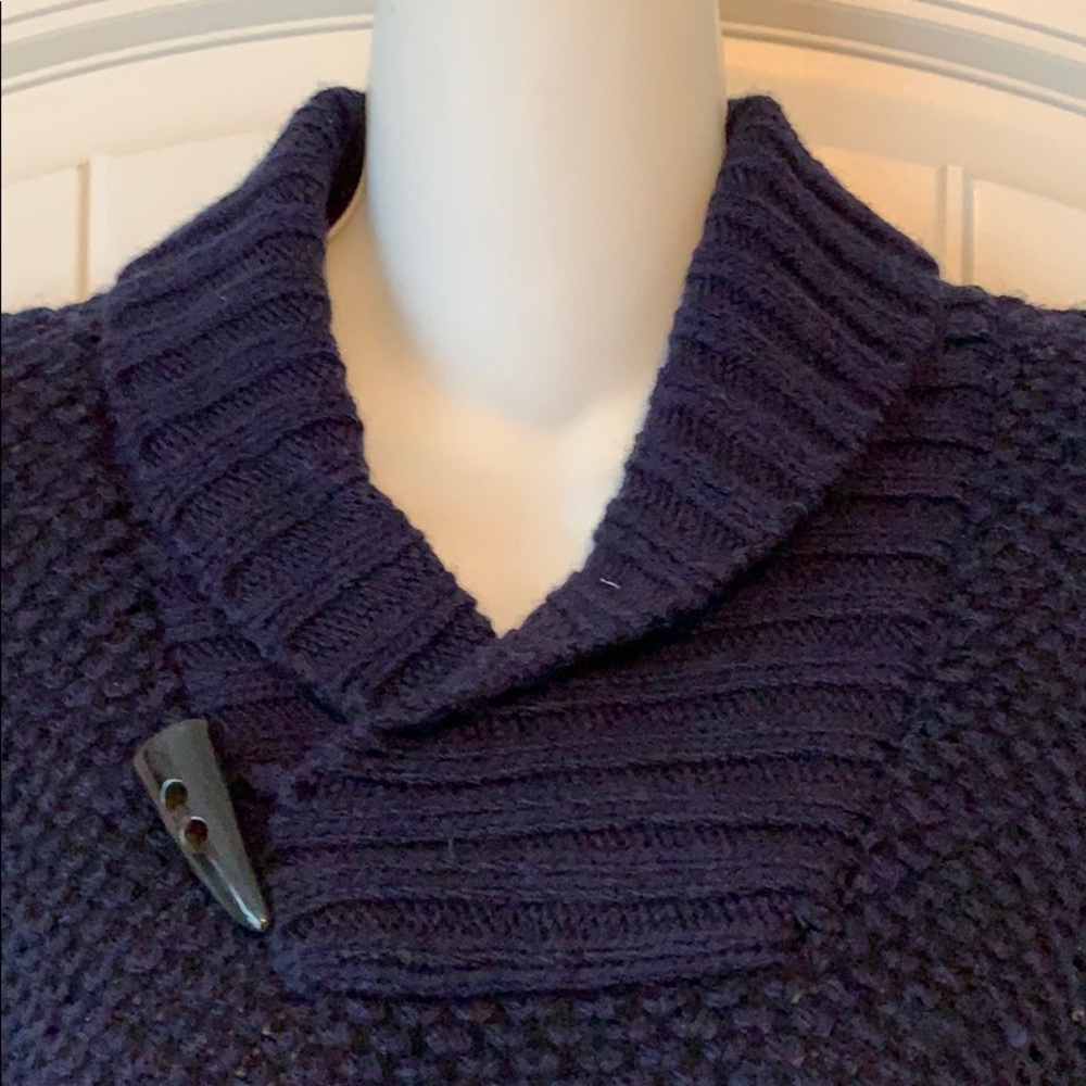 sweater - Picture 2 of 6